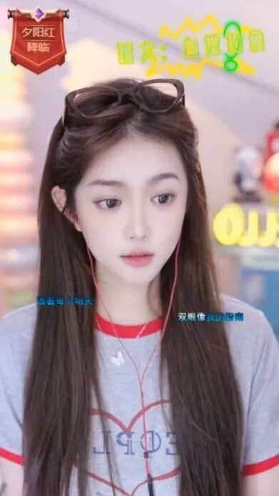 微凉自曝借的钱已高达900万！鱼闪闪也跨界拍短剧，首演嚣张郡主(图1)