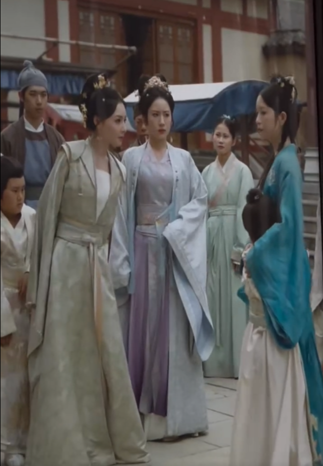 微凉自曝借的钱已高达900万！鱼闪闪也跨界拍短剧，首演嚣张郡主(图7)