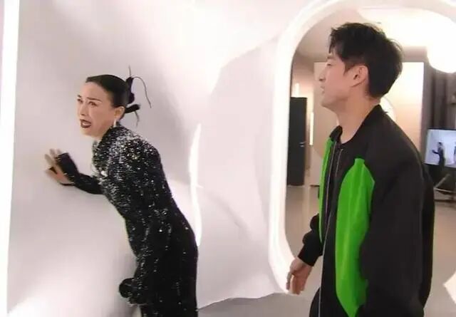 粉丝请战参加《歌手》，冯提莫回应“不够资格”，否认进过娱乐圈(图2)