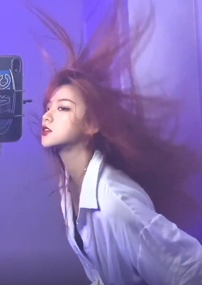 不火了也没热度,千万粉丝女网红“刀小刀”,自曝确诊重度抑郁症(图1)