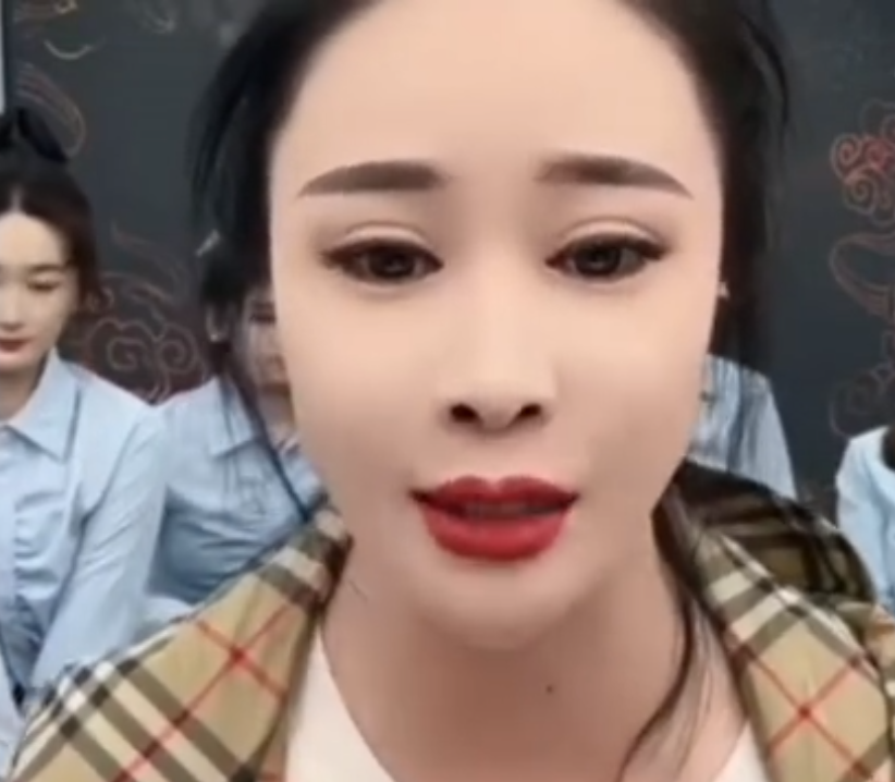 19岁就欠200万，于希涵透露还欠几十w，洋姐嘲讽祁天道挂30万机器(图4)