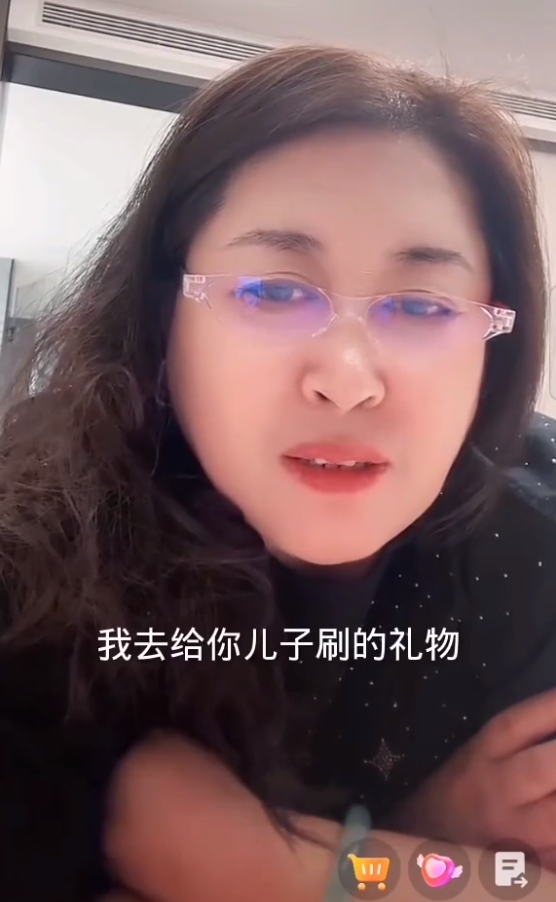 19岁就欠200万，于希涵透露还欠几十w，洋姐嘲讽祁天道挂30万机器(图5)