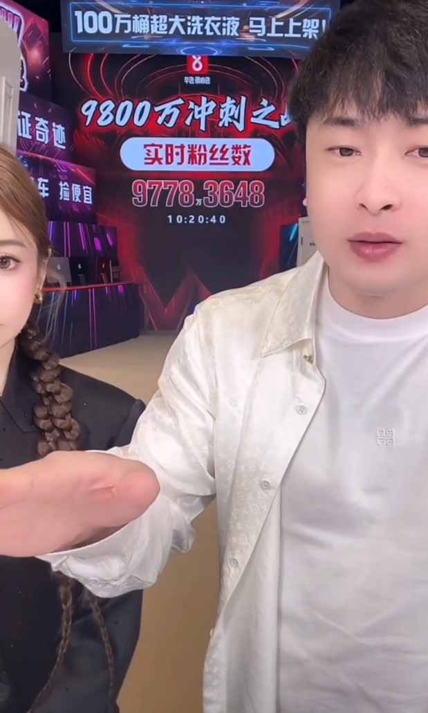 ​辛巴又双叒叕怒骂蛋蛋，粉丝：该哭了！内涵猫妹妹：差钱可以不给师父(图7)