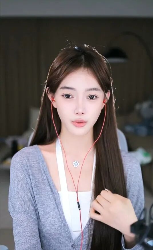 芮甜甜回应是生病了才停播，在三亚投资民宿，被拖欠收益(图1)