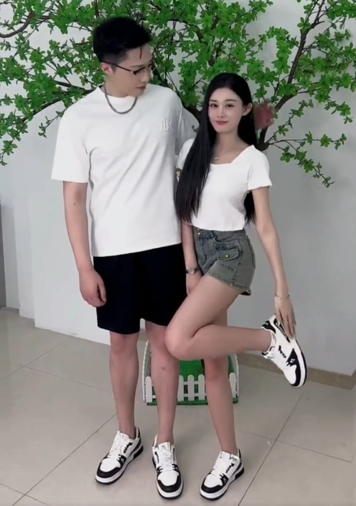 真的亲上了!刘二狗前妻与新男友直播亲亲,坐实不是剧本炒作卖货(图5)