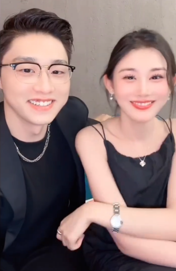 真的亲上了!刘二狗前妻与新男友直播亲亲,坐实不是剧本炒作卖货(图7)