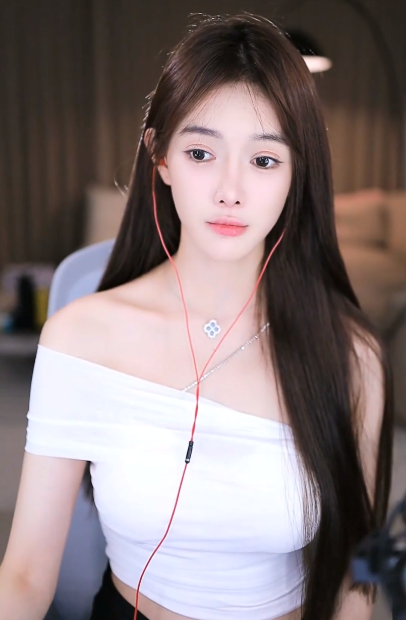 芮甜甜有意转型做户外主播？文儿能指挥娱加高管，回应继续是否买房(图2)