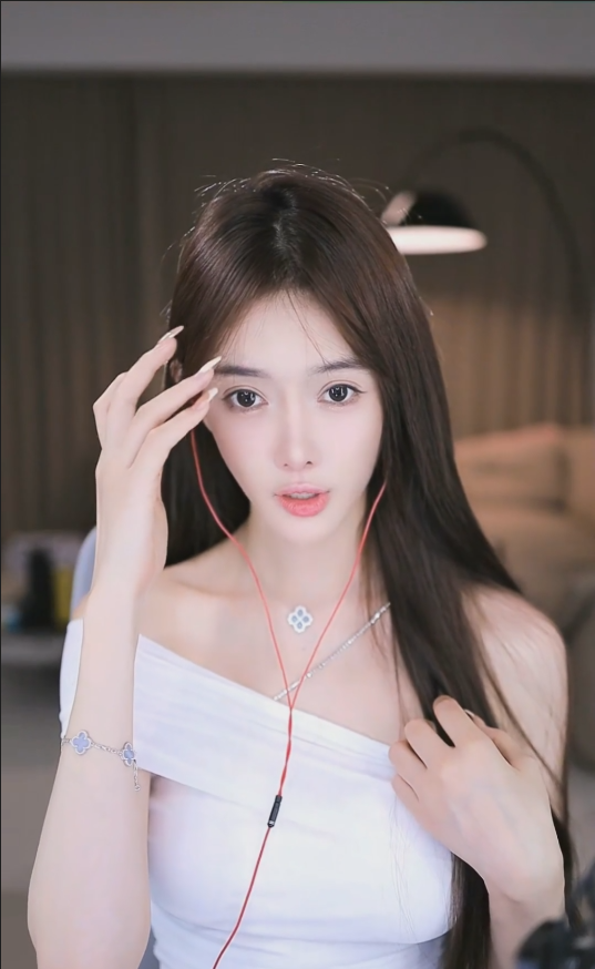 芮甜甜有意转型做户外主播？文儿能指挥娱加高管，回应继续是否买房(图3)