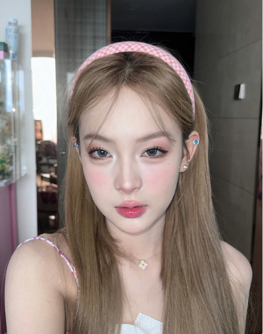 朦朦姐:我是百万锹VP不是你国威VP,顾西西送周周16万生日礼物(图5)