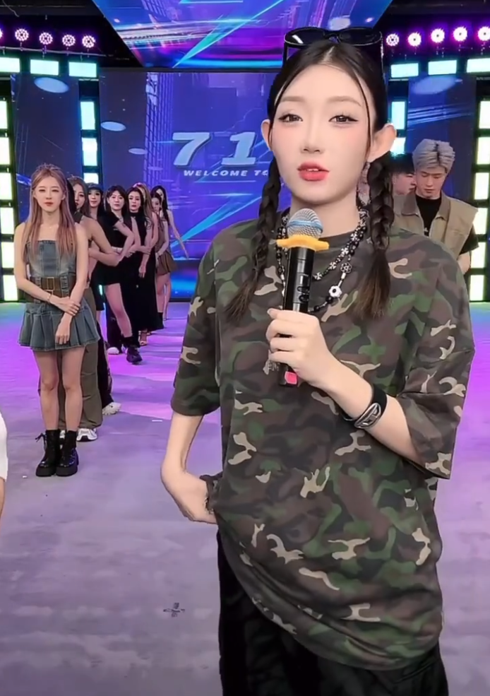 牌牌琦让小伊伊怀孕二胎后退网？大美玩吃鸡游戏声音被当成小学生(图3)