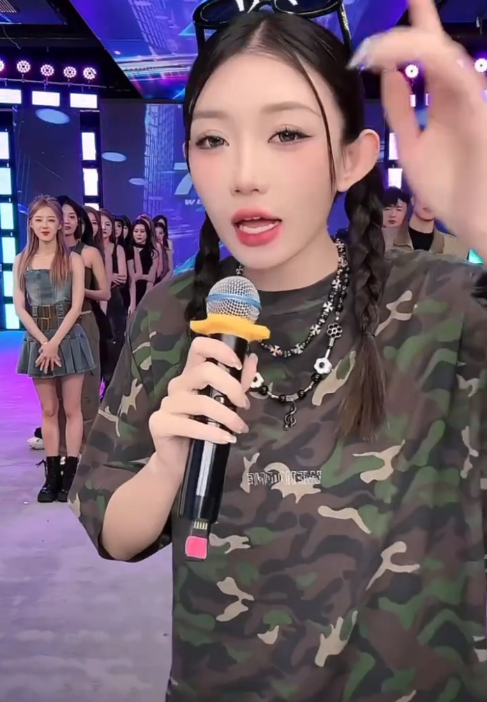 牌牌琦让小伊伊怀孕二胎后退网？大美玩吃鸡游戏声音被当成小学生(图4)