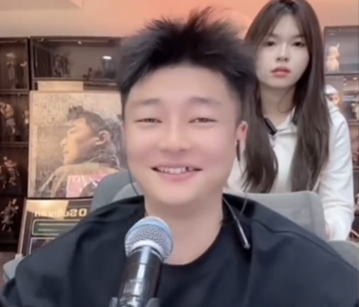 400万拿下华星?宇文泡自曝收购内幕!仙洋女友回应“隐瞒婚史”争议:从未欺骗(图2)