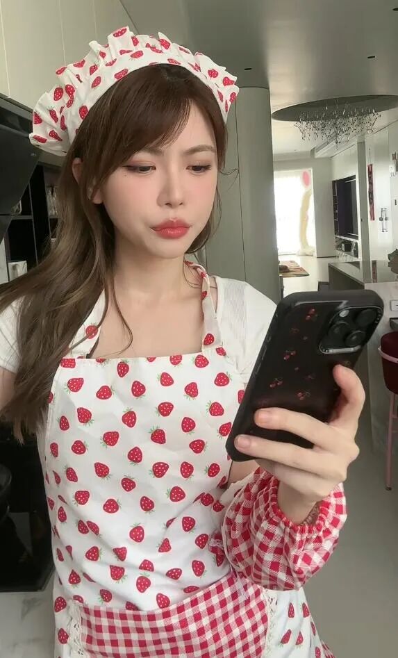 周淑怡厨娘做饭惨遭封禁，竖中指抗议超管：是不是以为我没穿？(图3)