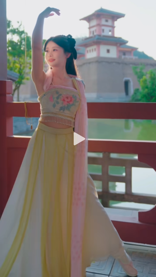 兰梦莎进古装剧组，晒片花定妆照片，文儿透露跟YY洽谈续约事宜(图3)