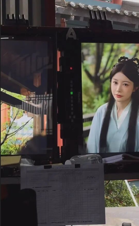 兰梦莎进古装剧组，晒片花定妆照片，文儿透露跟YY洽谈续约事宜(图4)
