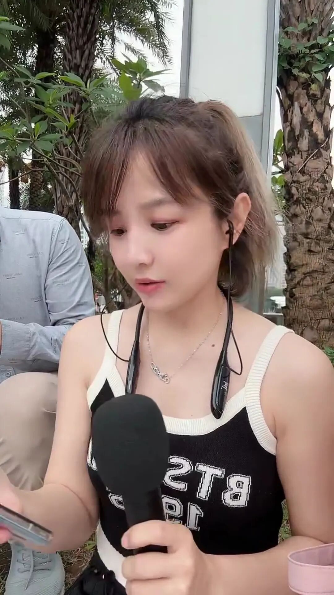 兰梦莎进古装剧组，晒片花定妆照片，文儿透露跟YY洽谈续约事宜(图6)