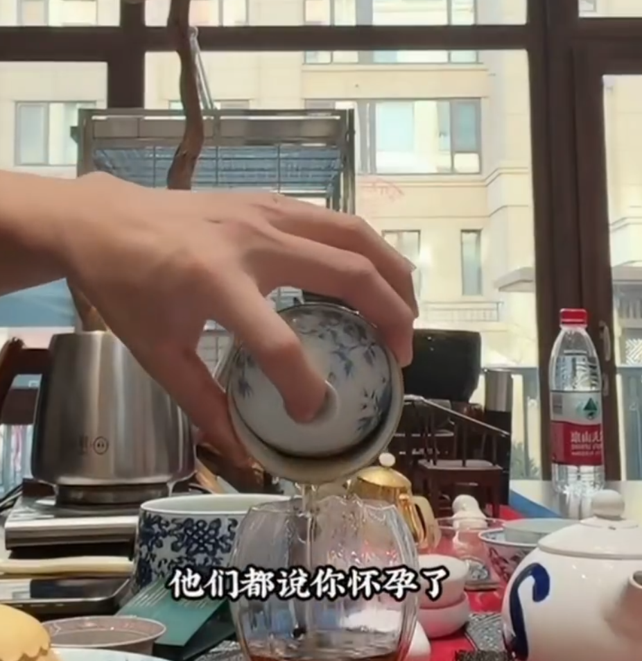 网红韩安冉开拍短剧，自曝片酬5000，崔阿扎被传怀孕？天佑辟谣：她就是胖了！(图4)