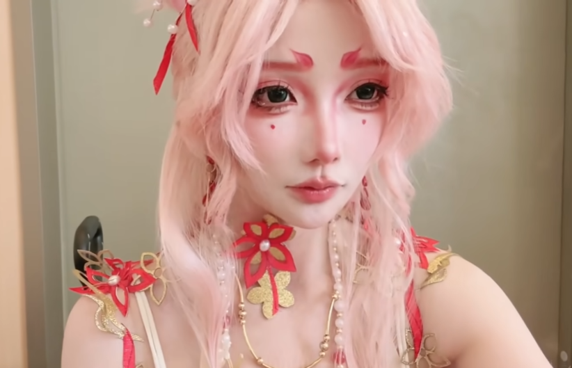 服装太大胆？米娜漫展Cos被超管盯上，接连遭“连环封禁”(图5)