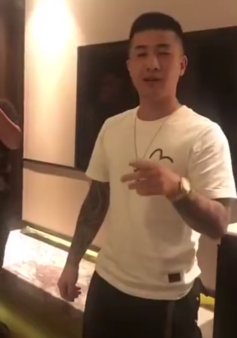 仙洋对“徒弟”不好导致众人叛离，巴扎黑佩服刘二狗能屈能伸，老葛成功辛巴占30%(图2)