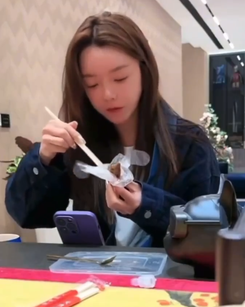 天佑复出开拍短剧，与崔阿扎关系暧昧，调侃保证不会让其怀孕(图7)