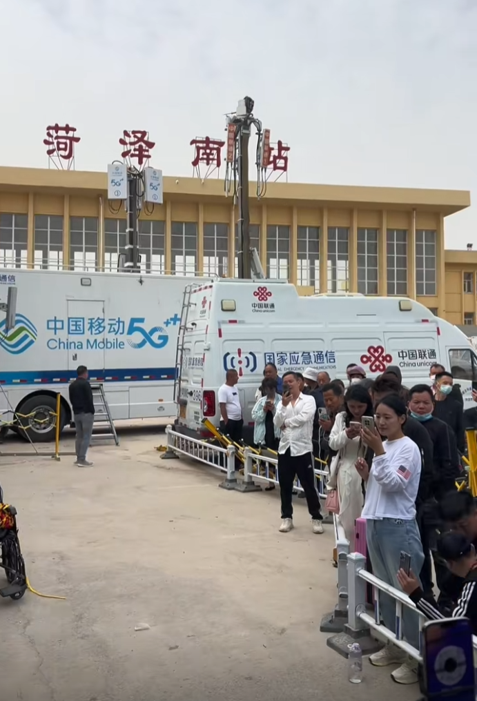 山东菏泽郭有才爆火,才知有这么多闲人,又是被流量“选中”的人(图6)