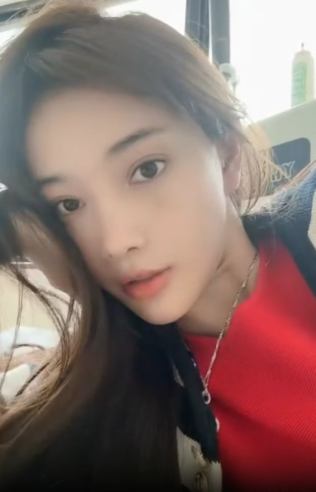 芮甜甜与话社谈崩才签国威，被起诉2000万，巴扎黑锐评散打哥(图1)