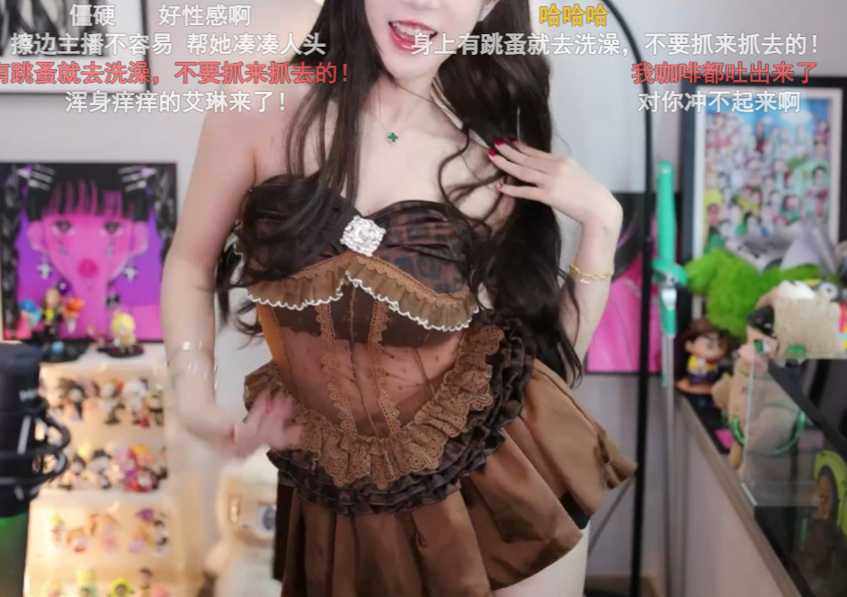 女主播搞“擦边”翻车，实力不够就别硬撑，粉丝：超管都懒得警告(图2)