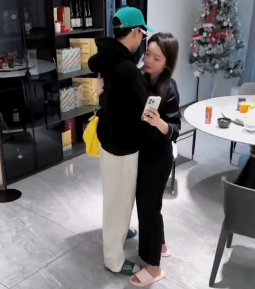 顾茜茜回应被永封,重开小号继续玩?天佑讲述为何给崔阿扎买库里南(图4)