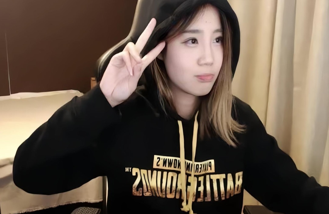 妃凌雪怀孕素颜出镜，粉丝：胖成这样了？岁月不饶人还我“雪哥”(图5)