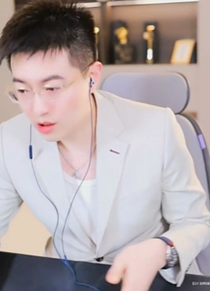 天佑回应阿哲近况：不落井下石，各自安好，玄律谈前老板4.8亿债务(图5)