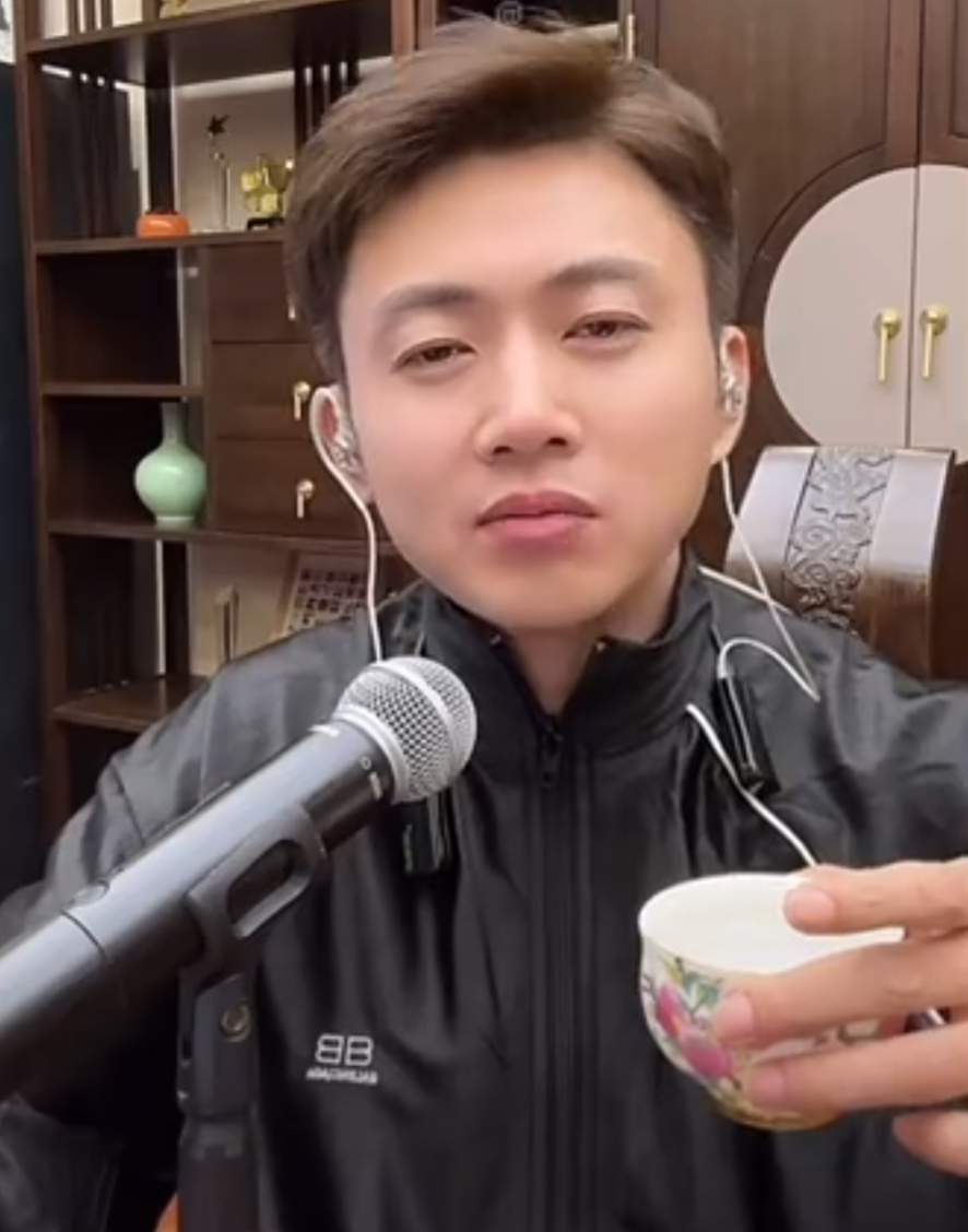 刘二狗“锁流”不参加任何活动，浩南和仙洋曾为了吴迪争风吃醋？(图2)