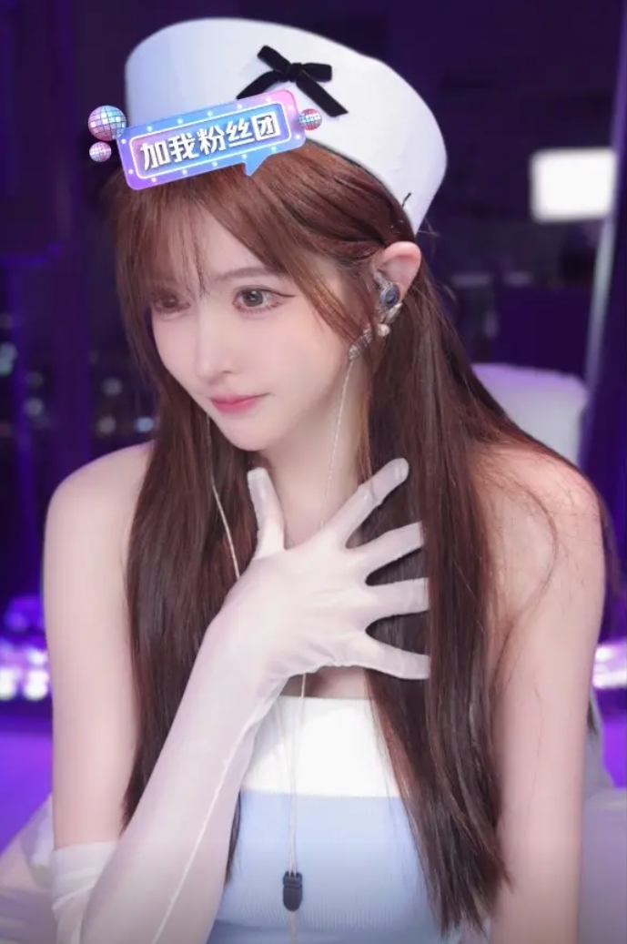 没钱谈什么恋爱？王羽杉重回斗鱼直播，直言看上的男人都是“穷卵”(图2)