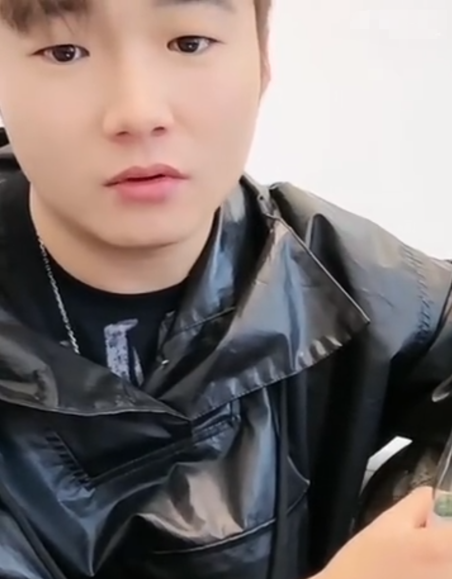 网红李嘉欣：不建议打工做主播！网红白小白否认一年能挣几个亿？(图4)