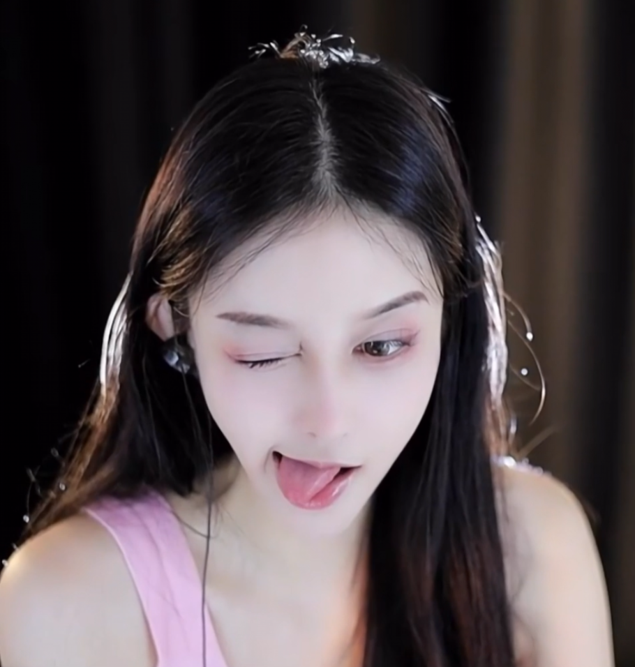 感谢直播拯救了我！女主播从小干脏活，做主播首月买4万块的包(图2)