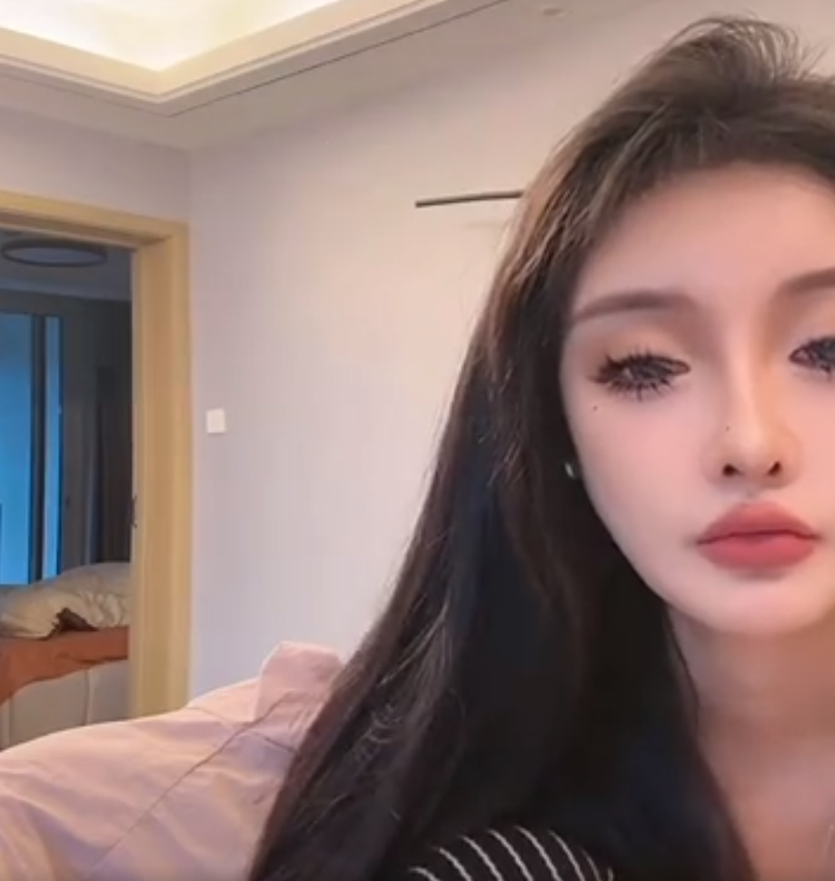 博妹怒斥刘叉叉团队裴娜，立上牌坊了还装，朴洛熙被粉丝骂哭(图1)