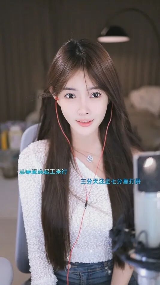 芮甜甜未来5年都会在YY直播，与大佛并无矛盾，驴爸奉劝刘二狗做人留一线(图2)