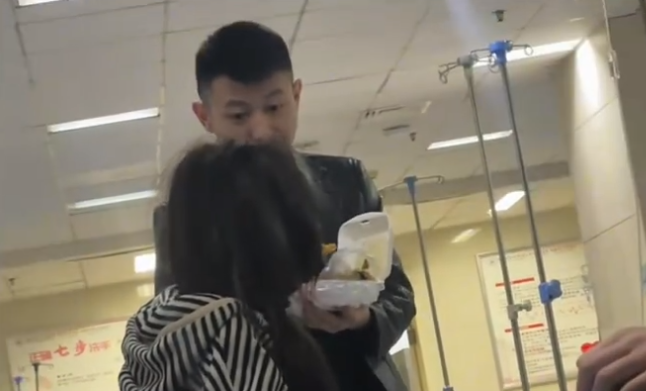 仙洋携绯闻女友公开亮相！骑摩托护花，沈曼立场还没站明白就进医院了?(图3)