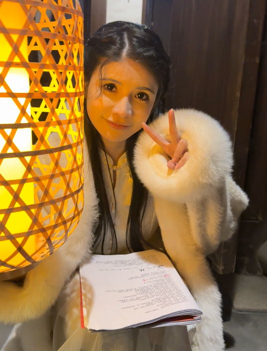 狗头萝莉开始拍片了,从“擦边”网红到短剧女主,这是好起来了(图4)