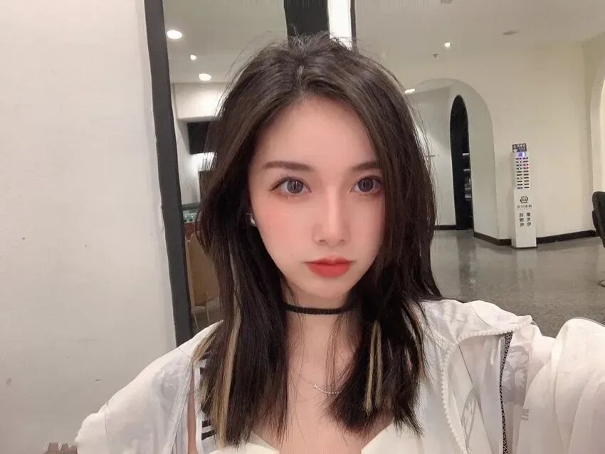 不许叫“老师”！前斗鱼女主播妆容火出圈，新造型酷似岛国女明星(图2)