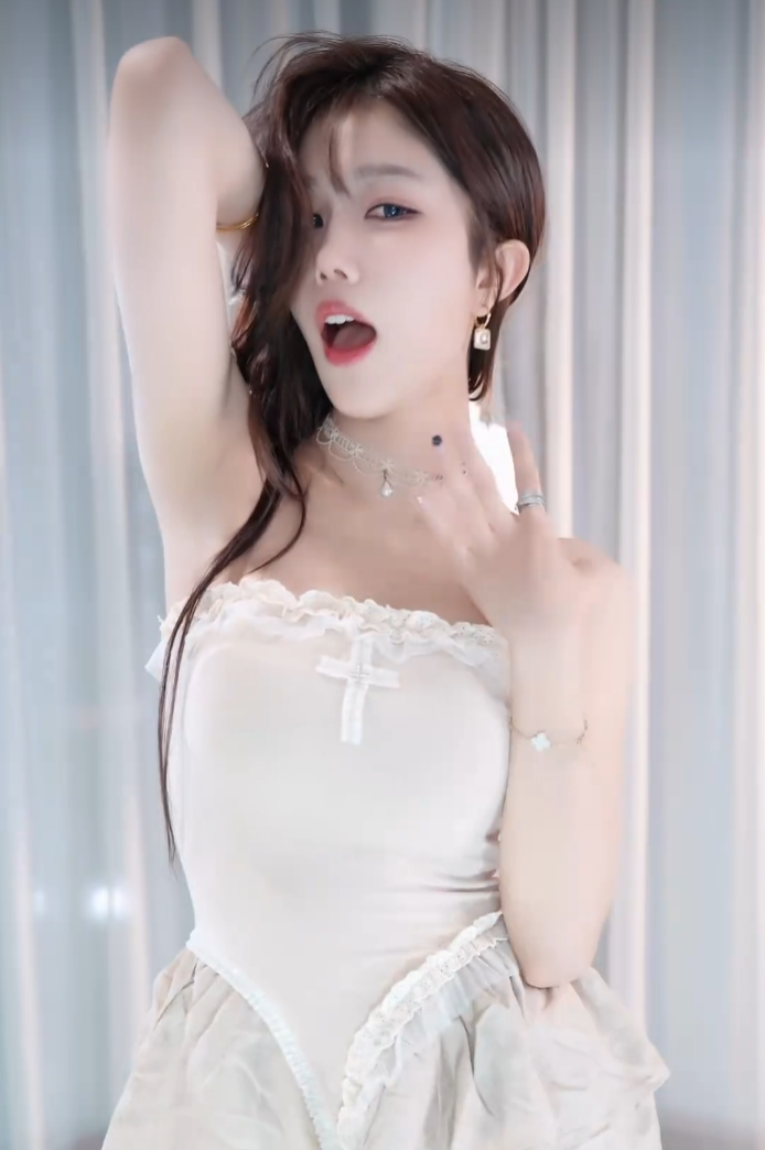 不用跳舞也能挣到钱？众女主播跳槽后折返，萌七表态不会重返斗鱼(图4)