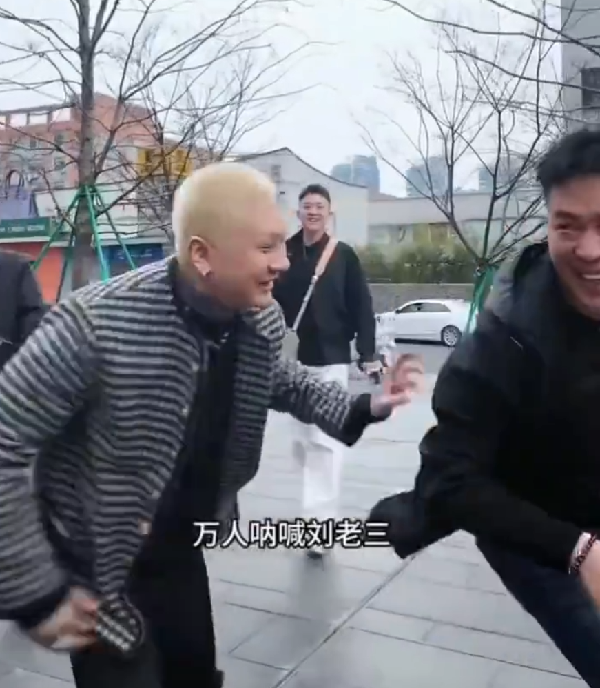 方丈谈刘一手关系变化，调侃董莹莹没分寸，阿哲回应大舞台嘉宾安排及明星互动传闻(图2)