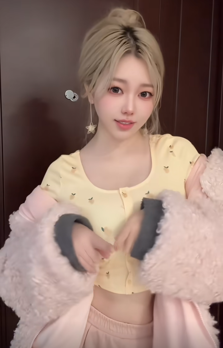 从“胸是假的”到“包养”，刘飞儿损招应对，骚扰者私信被曝光(图4)