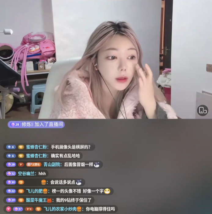 从“胸是假的”到“包养”，刘飞儿损招应对，骚扰者私信被曝光(图6)