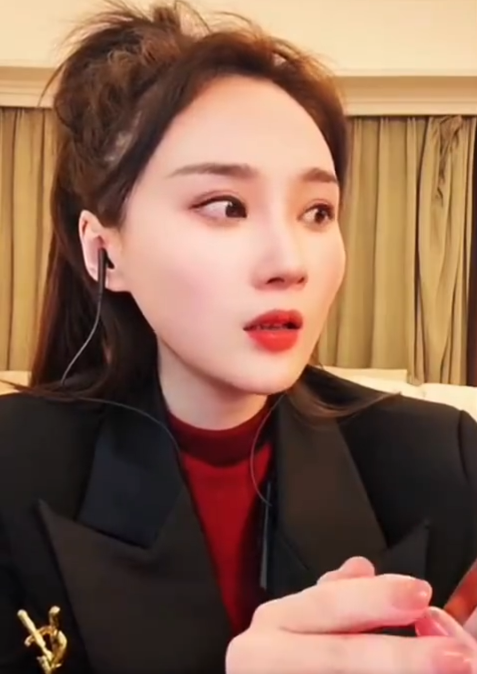 73岁大爷沉迷女主播花光10万退休金，沈曼计算在“老二”身上花了多少钱(图4)