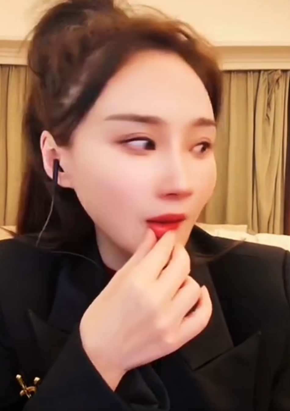 73岁大爷沉迷女主播花光10万退休金，沈曼计算在“老二”身上花了多少钱(图5)