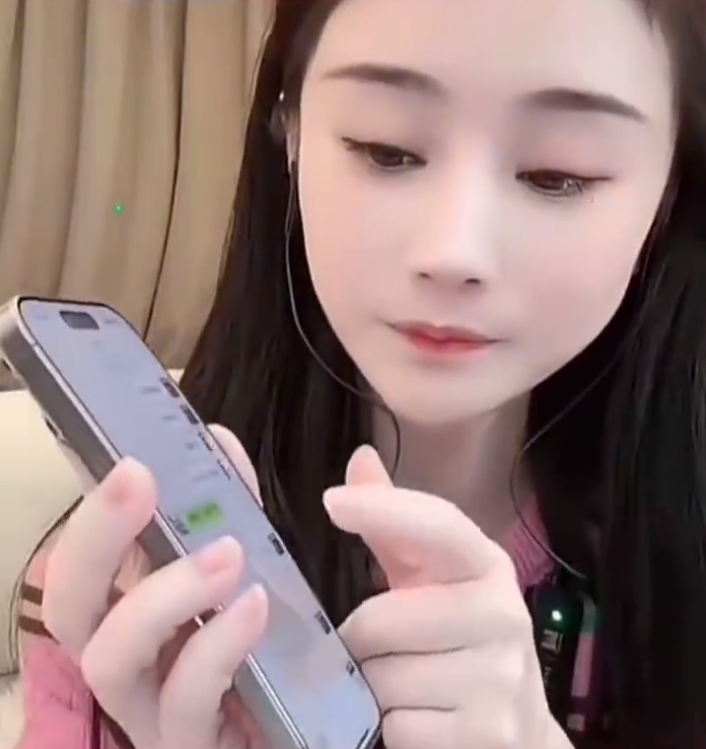 沈曼翻脸比翻书还快?又拿方丈炒热度?天佑、崔阿扎被禁止KS露脸?(图1)