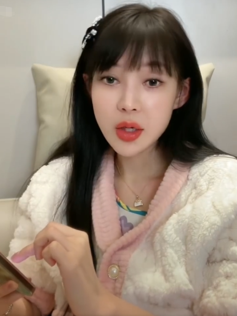 郭美美又“作妖”？直播间卖“泰国娃娃”被封，饭思思停播真相曝光！合约到期(图3)