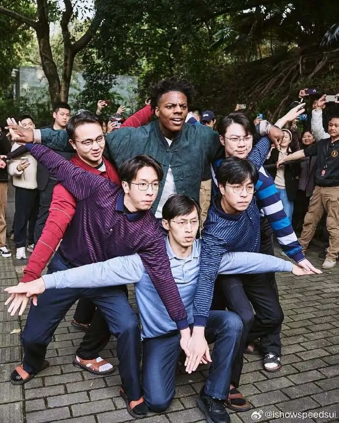 甲亢哥发文表白中国“谢谢你”!牌牌琦露脸直播玩游戏被粉丝带节奏(图1)