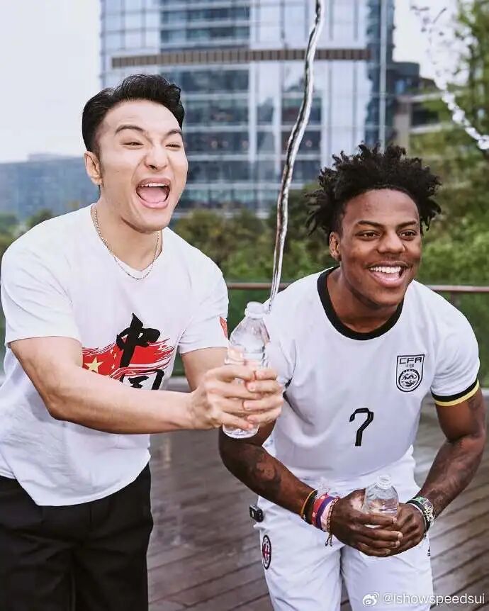 甲亢哥发文表白中国“谢谢你”!牌牌琦露脸直播玩游戏被粉丝带节奏(图3)