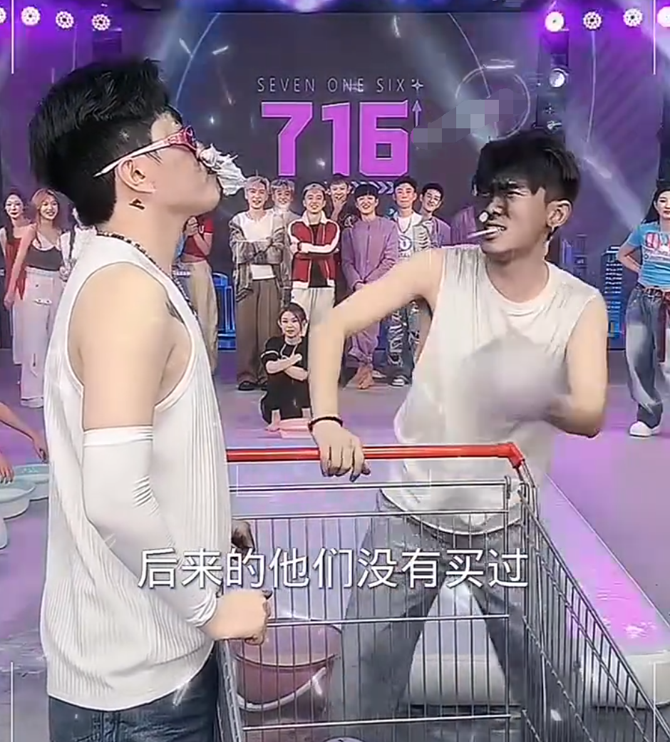 甲亢哥发文表白中国“谢谢你”!牌牌琦露脸直播玩游戏被粉丝带节奏(图6)